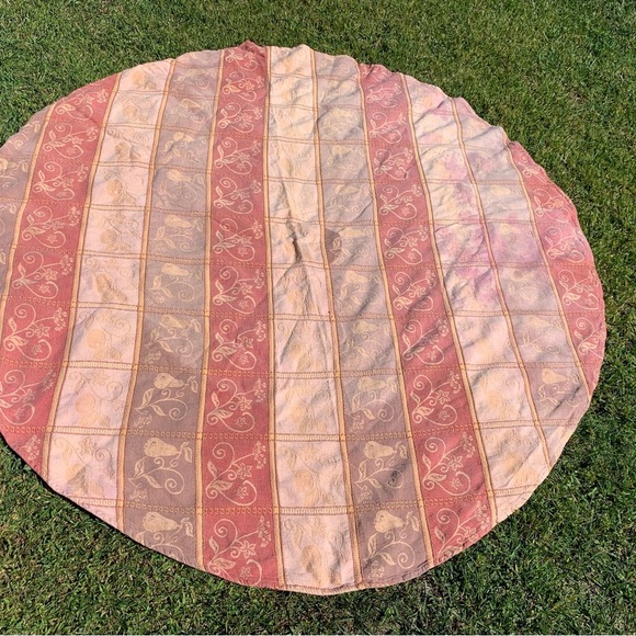 Round Multicolor Patterned Table cloths - Picture 2 of 7